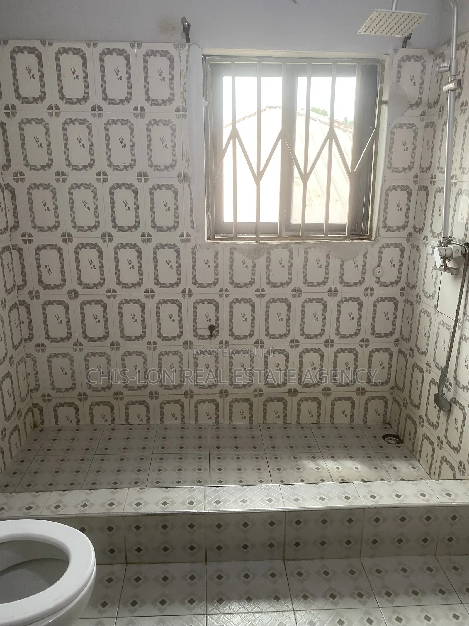 3bdrm Apartment in Chislon Broker’S, Ngleshie Amanfro for rent