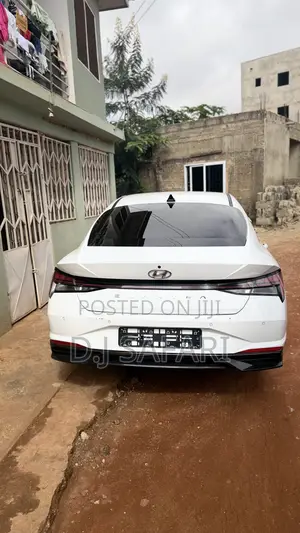 Hyundai Elantra Limited 2021 White