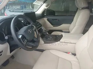 Toyota Land Cruiser LC250 2024 White