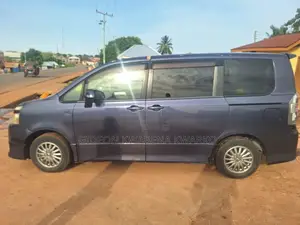 Toyota Voxy 2010 Blue
