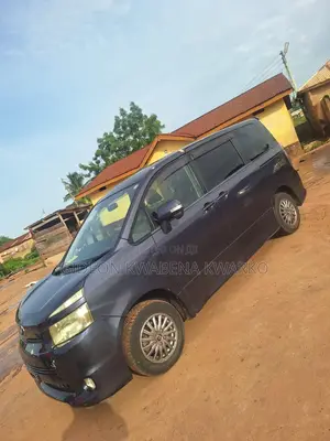 Toyota Voxy 2010 Blue
