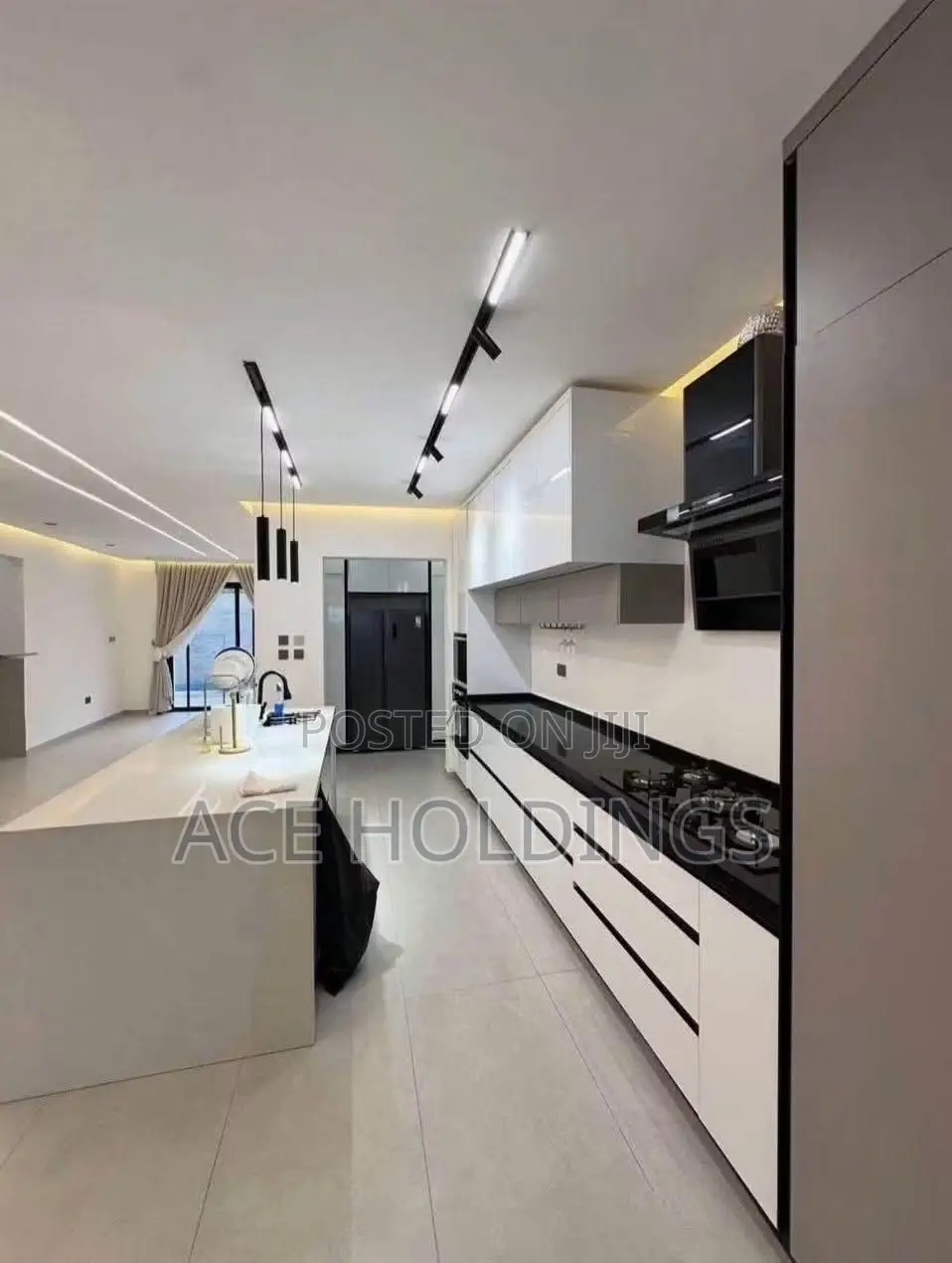 4bdrm Mansion in Adjiringanor, Adjiriganor for sale