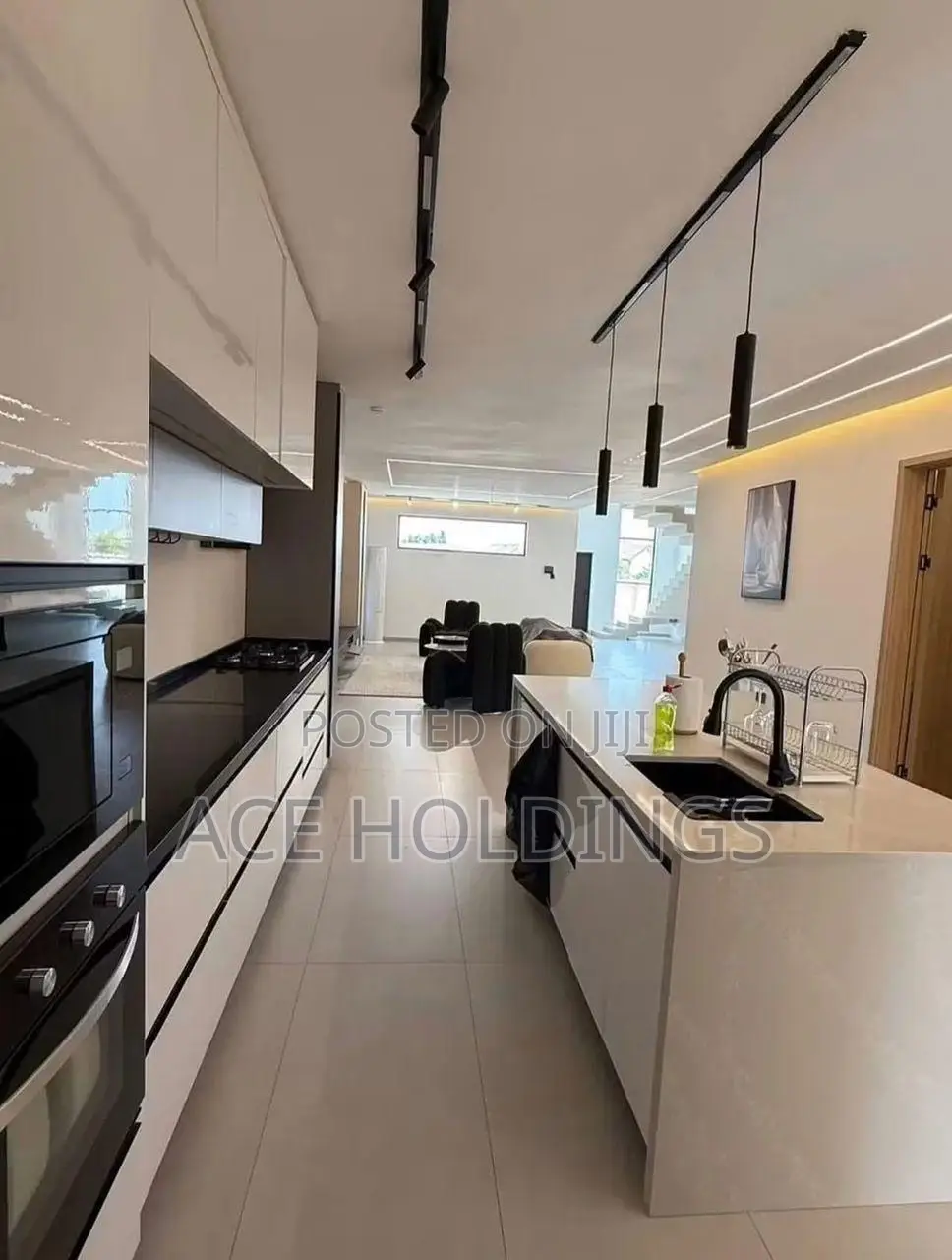 4bdrm Mansion in Adjiringanor, Adjiriganor for sale