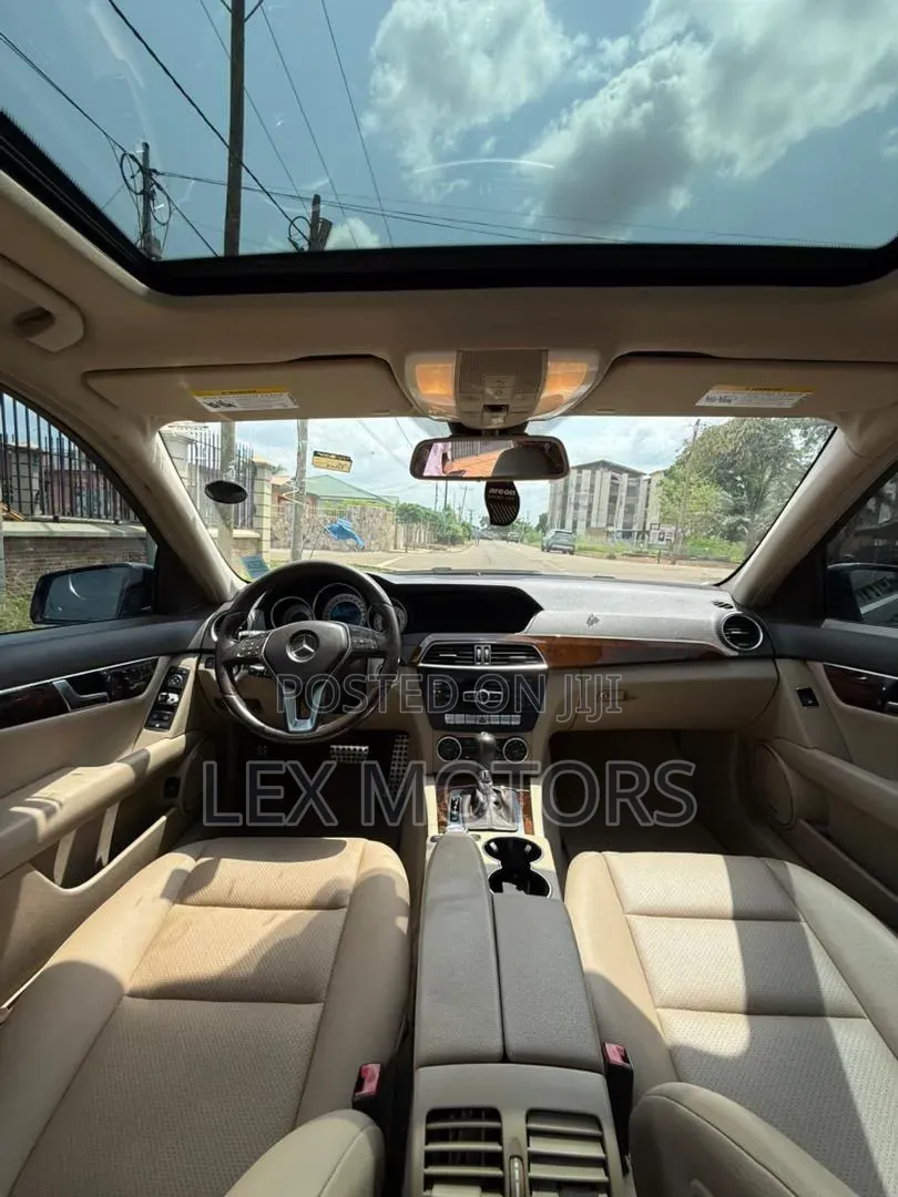Mercedes-Benz C300 2014 Blue