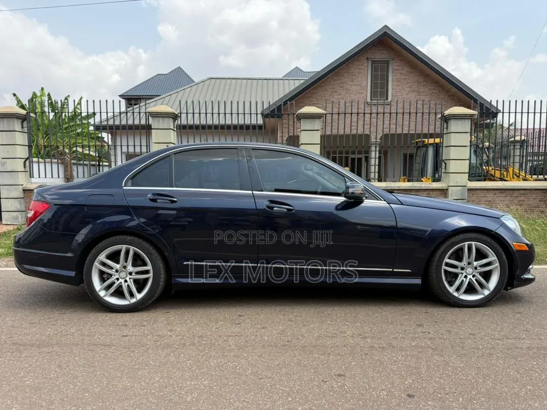 Mercedes-Benz C300 2014 Blue