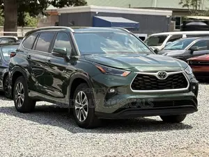Toyota Highlander XLE AWD 2023 Green