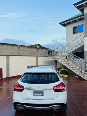 Mercedes-Benz GLA 250 2018 White