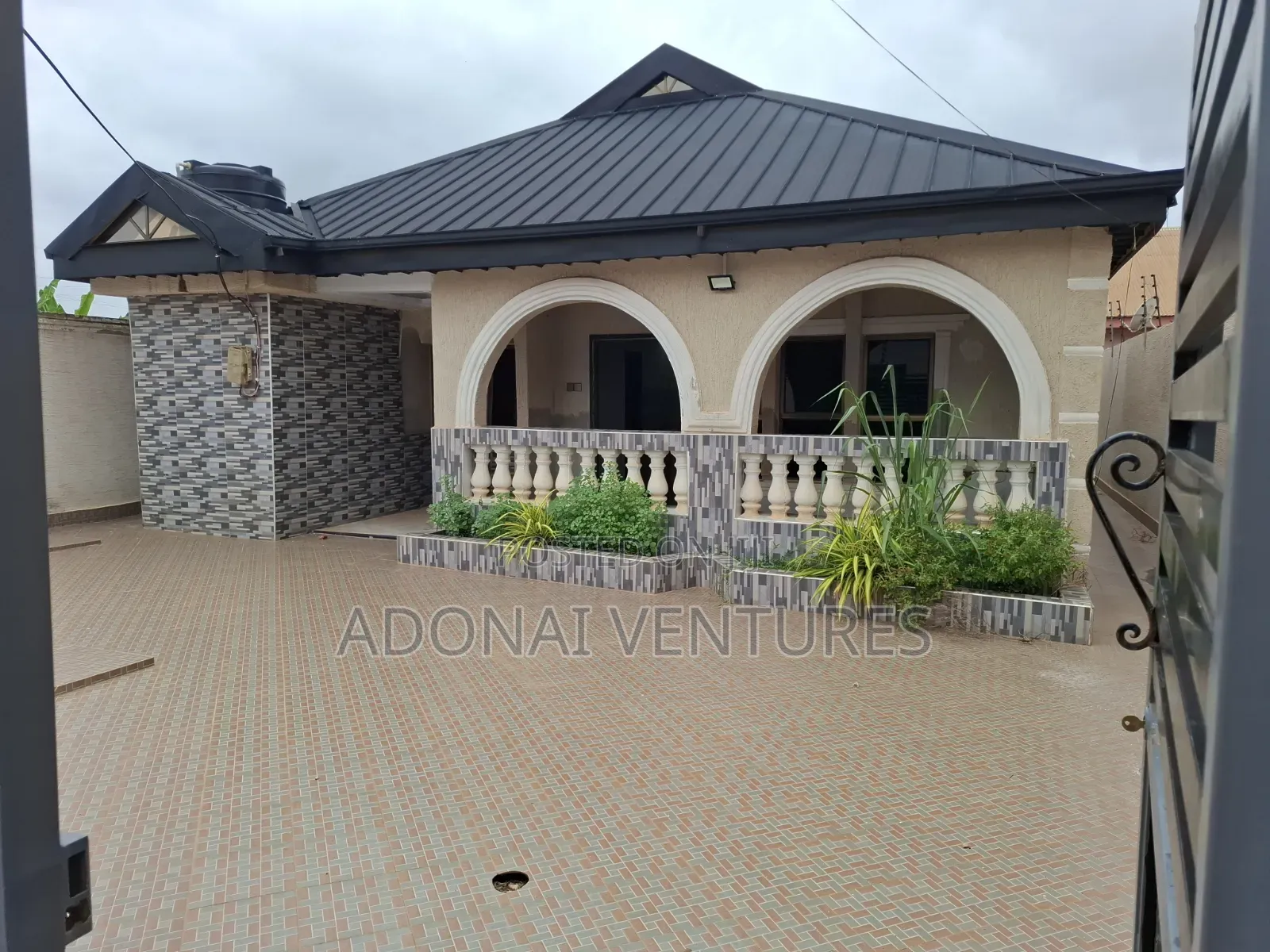 3bdrm House in Atasomanso, Kumasi Metropolitan for rent