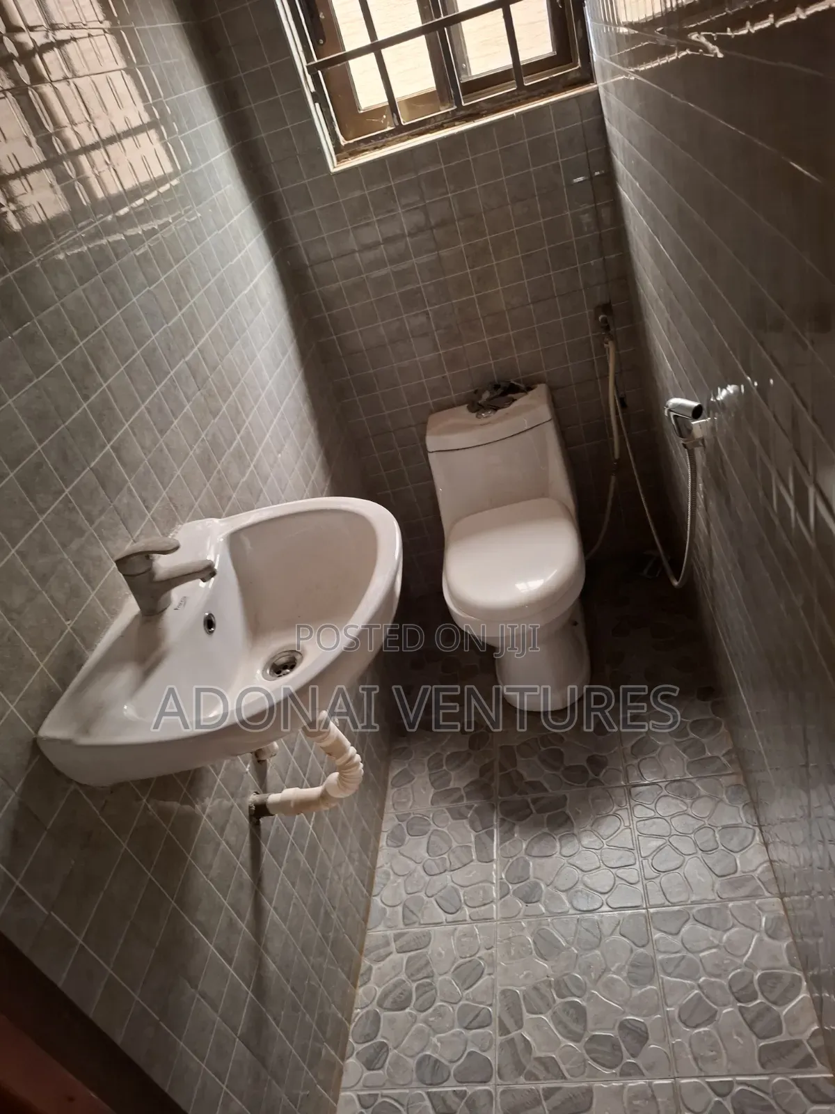 3bdrm House in Atasomanso, Kumasi Metropolitan for rent
