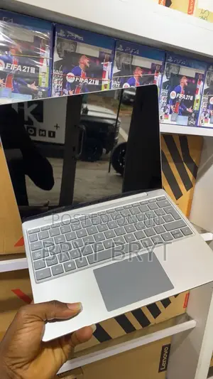 Laptop Microsoft Surface Go 16GB Intel Core i5 SSD 256GB