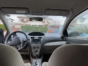 Toyota Belta 2011 Silver