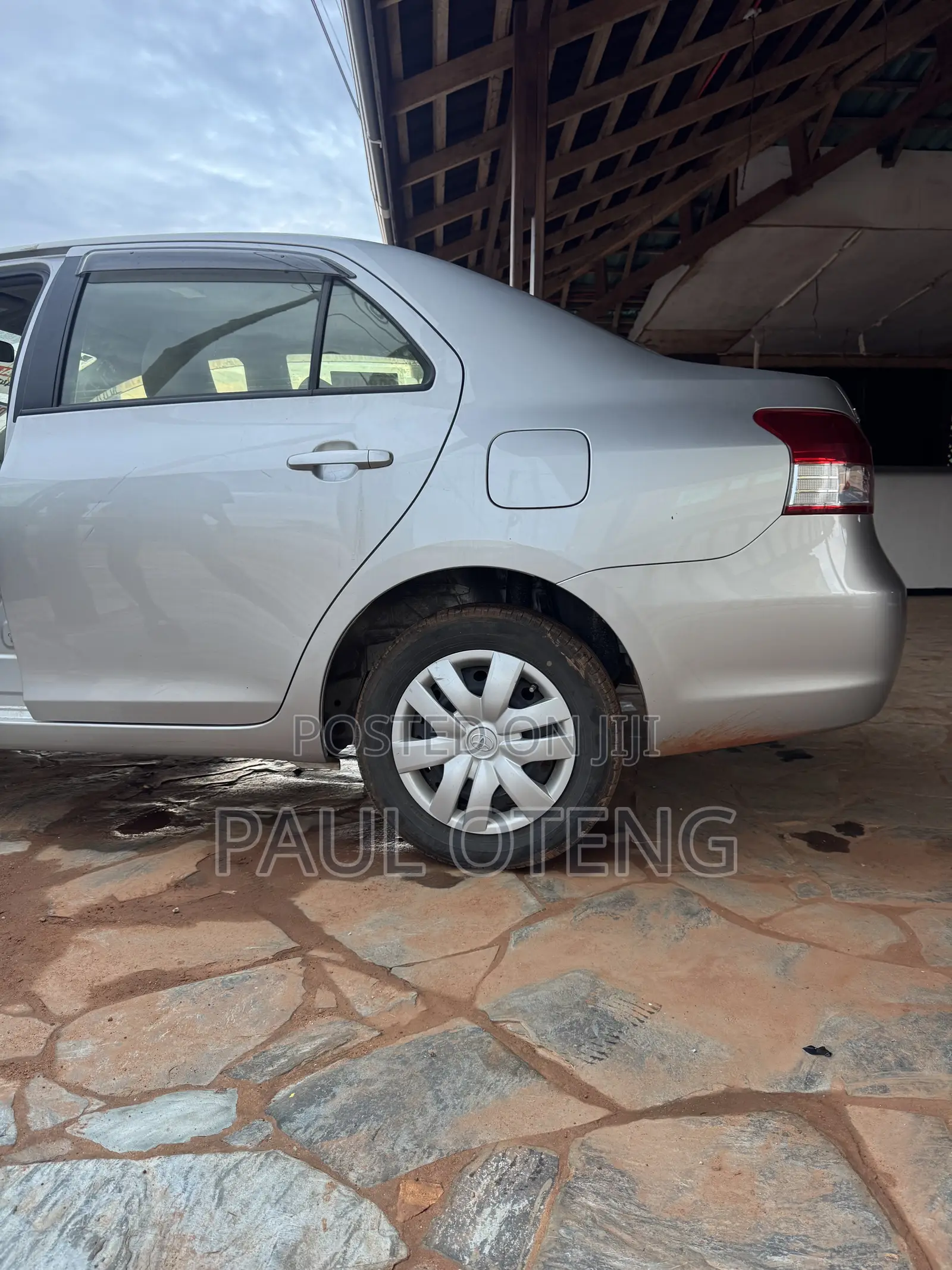 Toyota Belta 2011 Silver