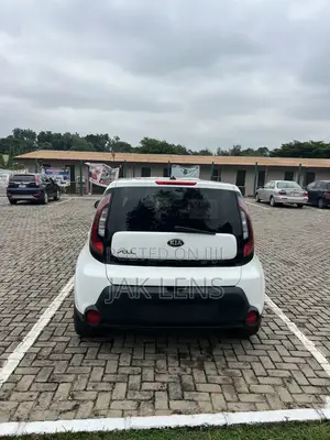 Kia Soul Base Hatchback 2016 White