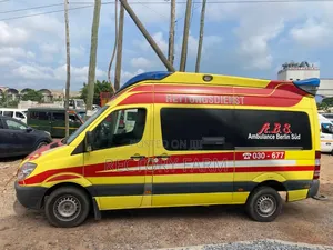 Mercedes-Benz Sprinter 2010 Yellow