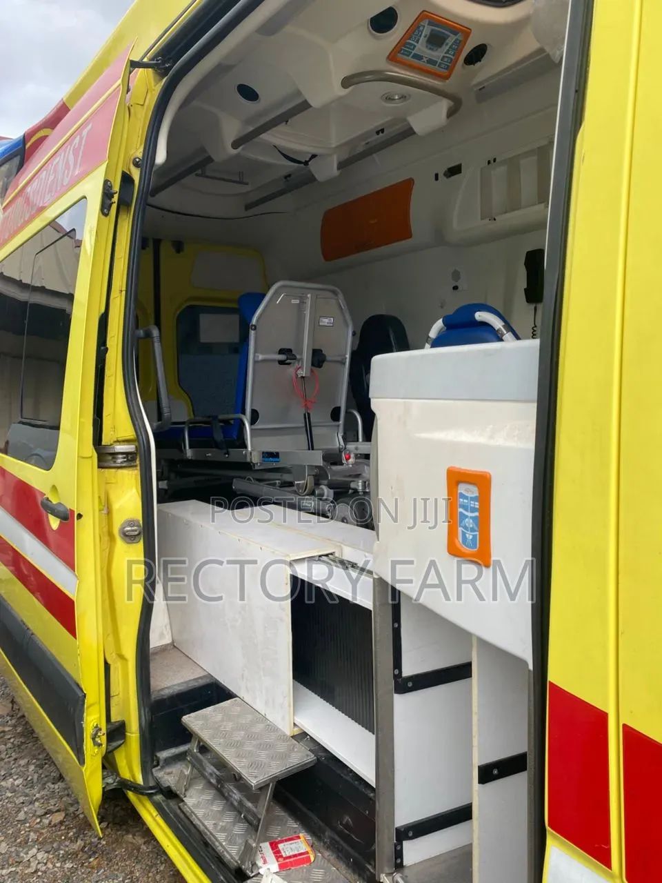Mercedes-Benz Sprinter 2010 Yellow
