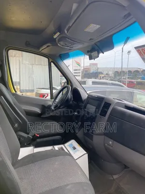 Mercedes-Benz Sprinter 2010 Yellow