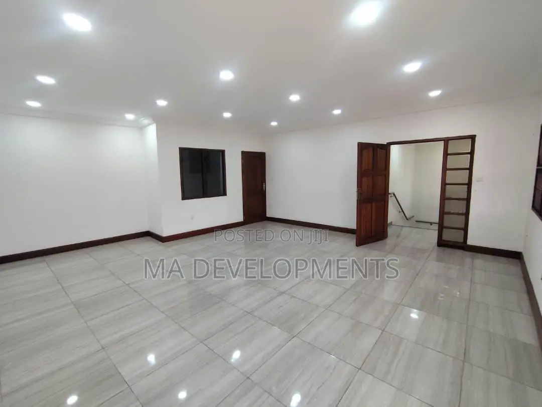 15bdrm House in Madev Realty, Roman Ridge for rent