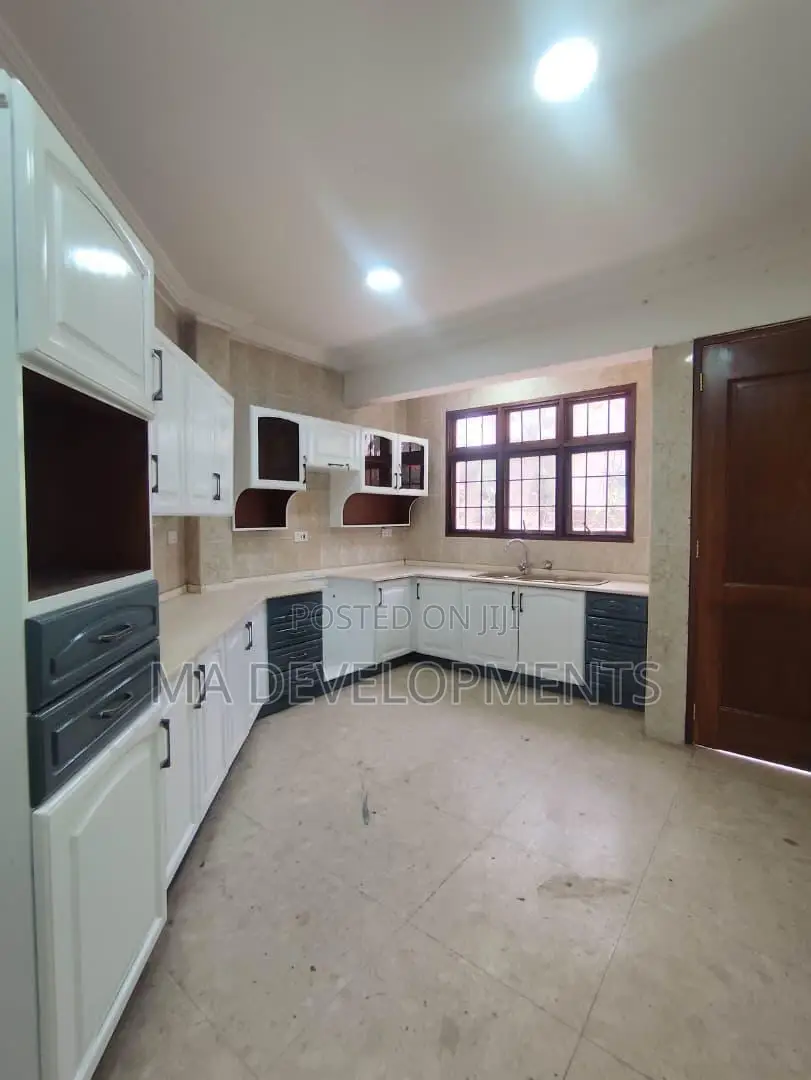 15bdrm House in Madev Realty, Roman Ridge for rent