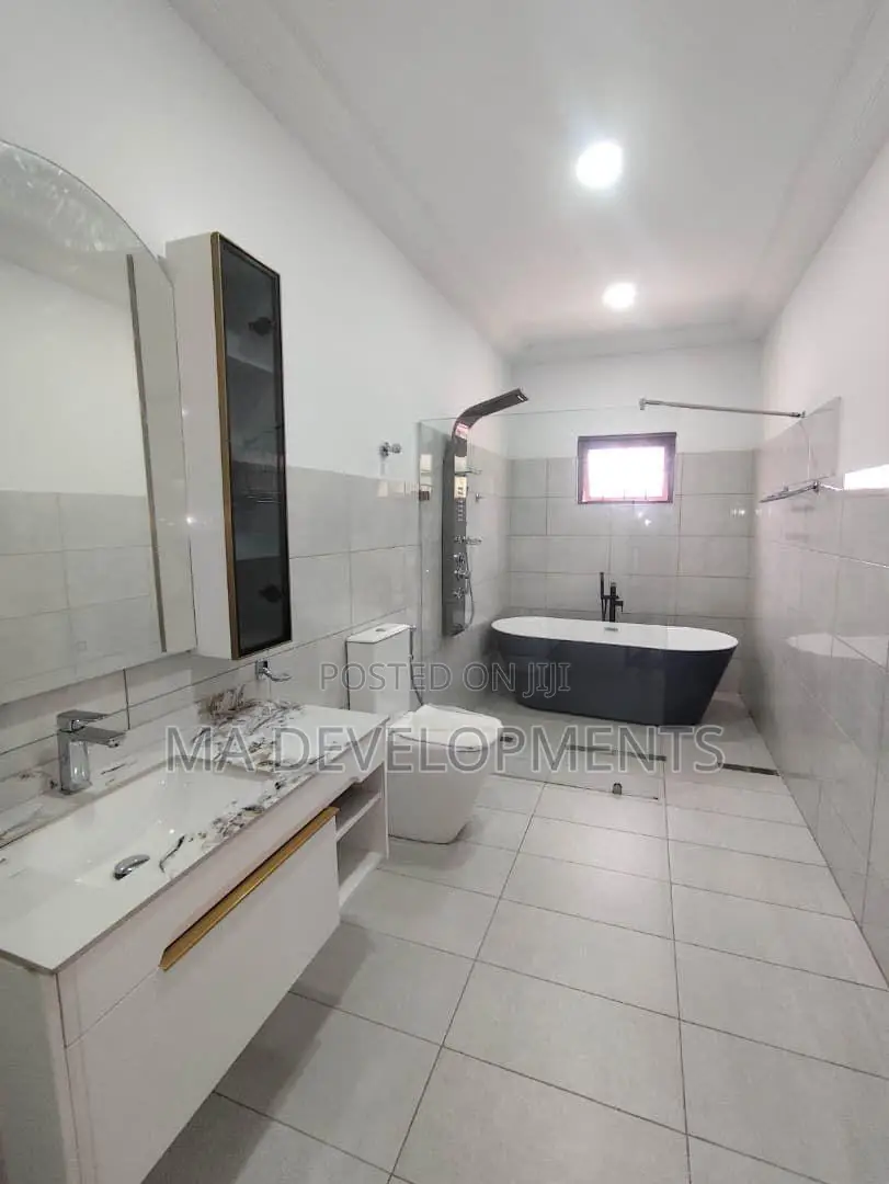 15bdrm House in Madev Realty, Roman Ridge for rent