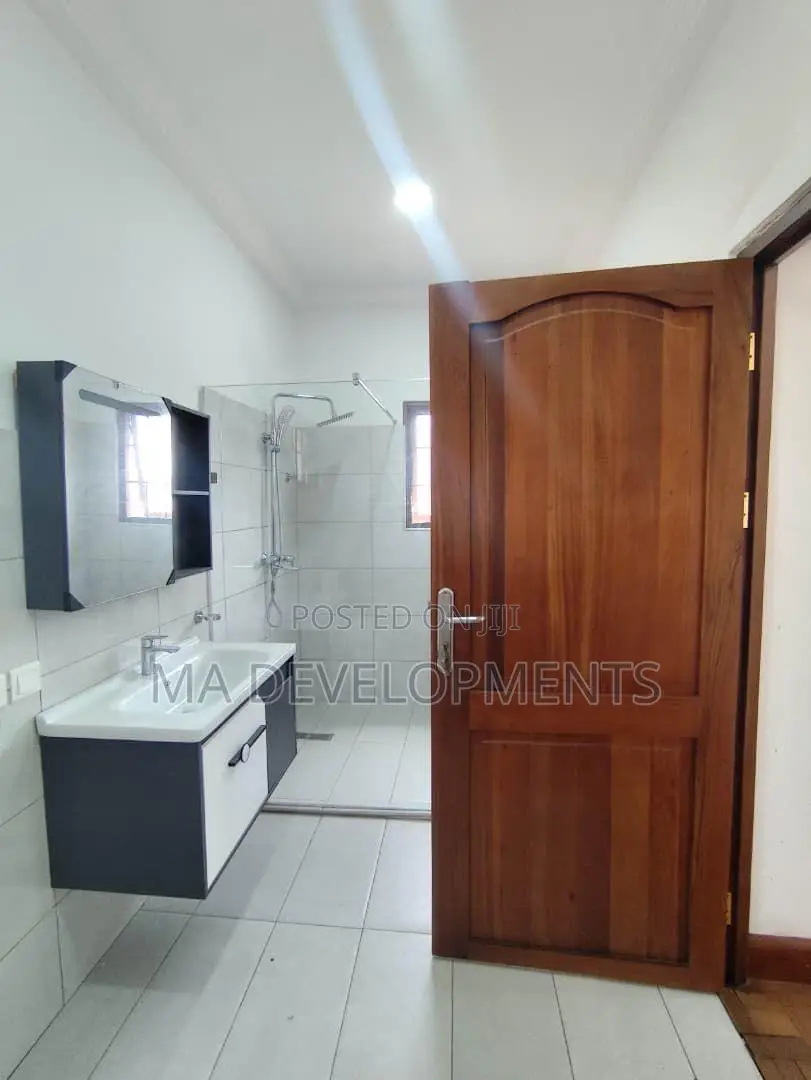 15bdrm House in Madev Realty, Roman Ridge for rent