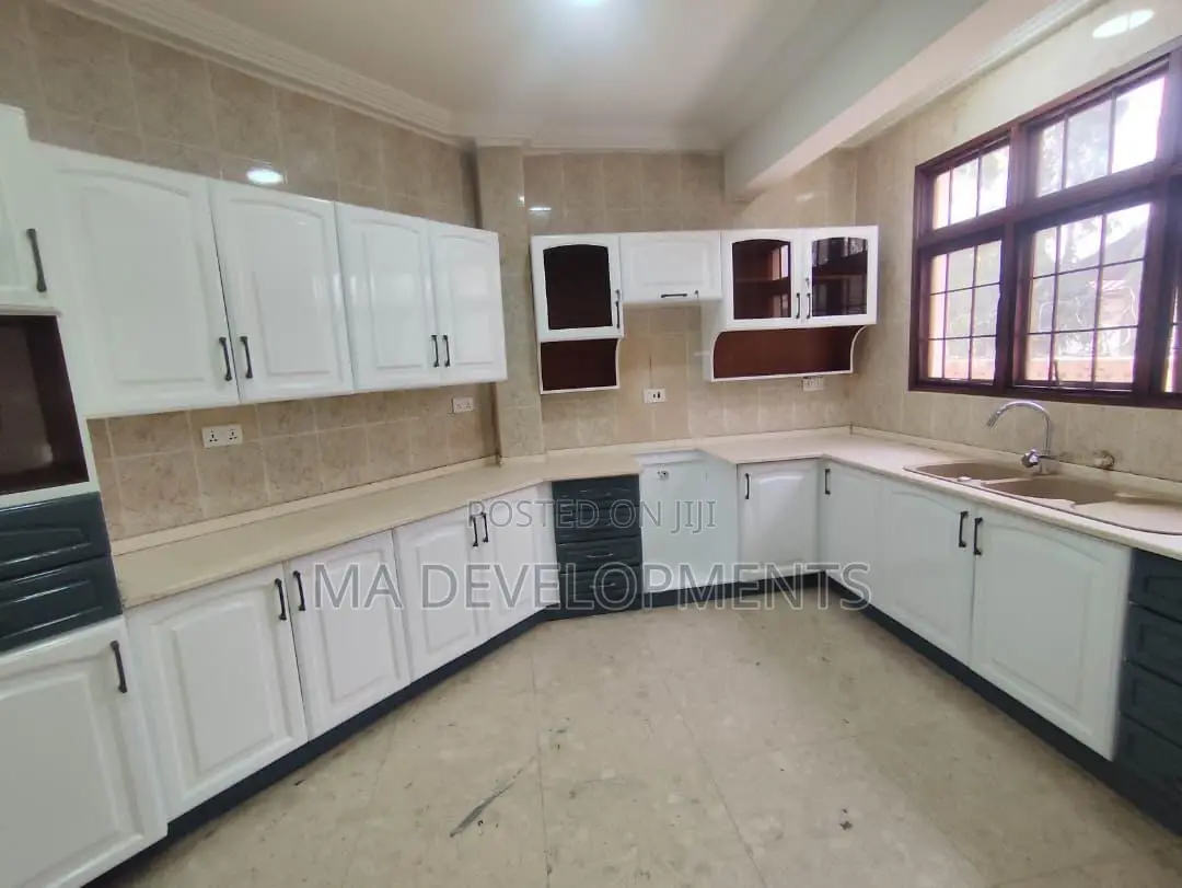 15bdrm House in Madev Realty, Roman Ridge for rent