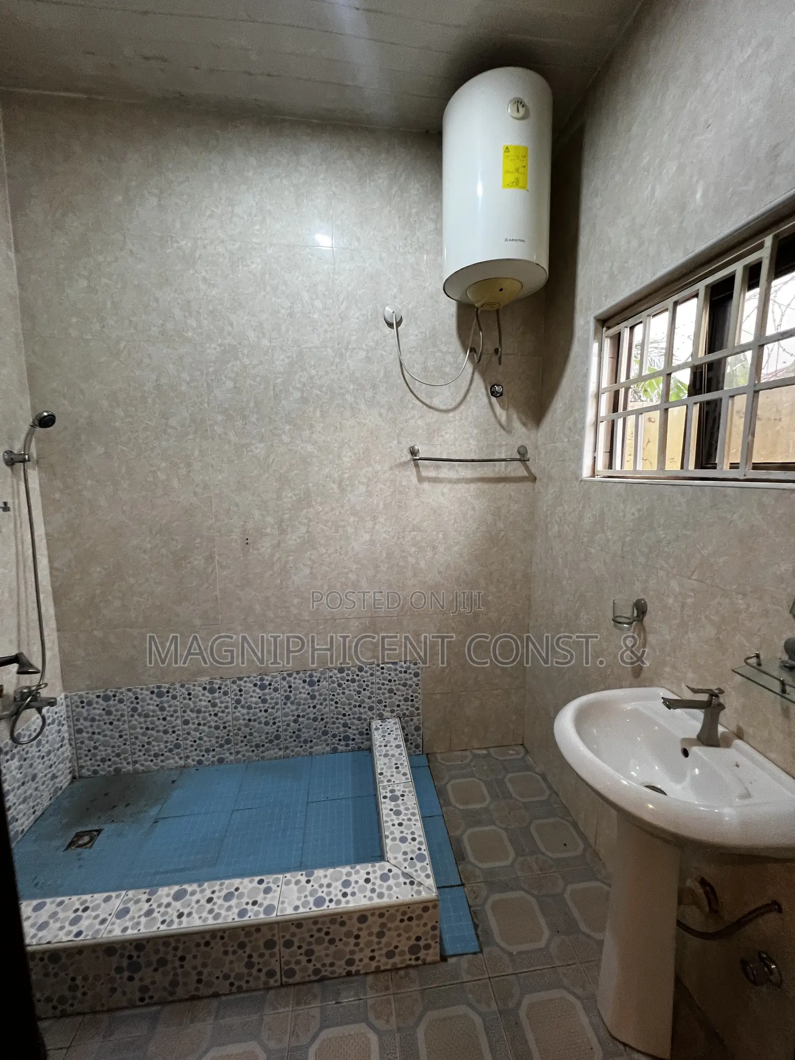3bdrm House in Lakeside, Ashaley Botwe for rent