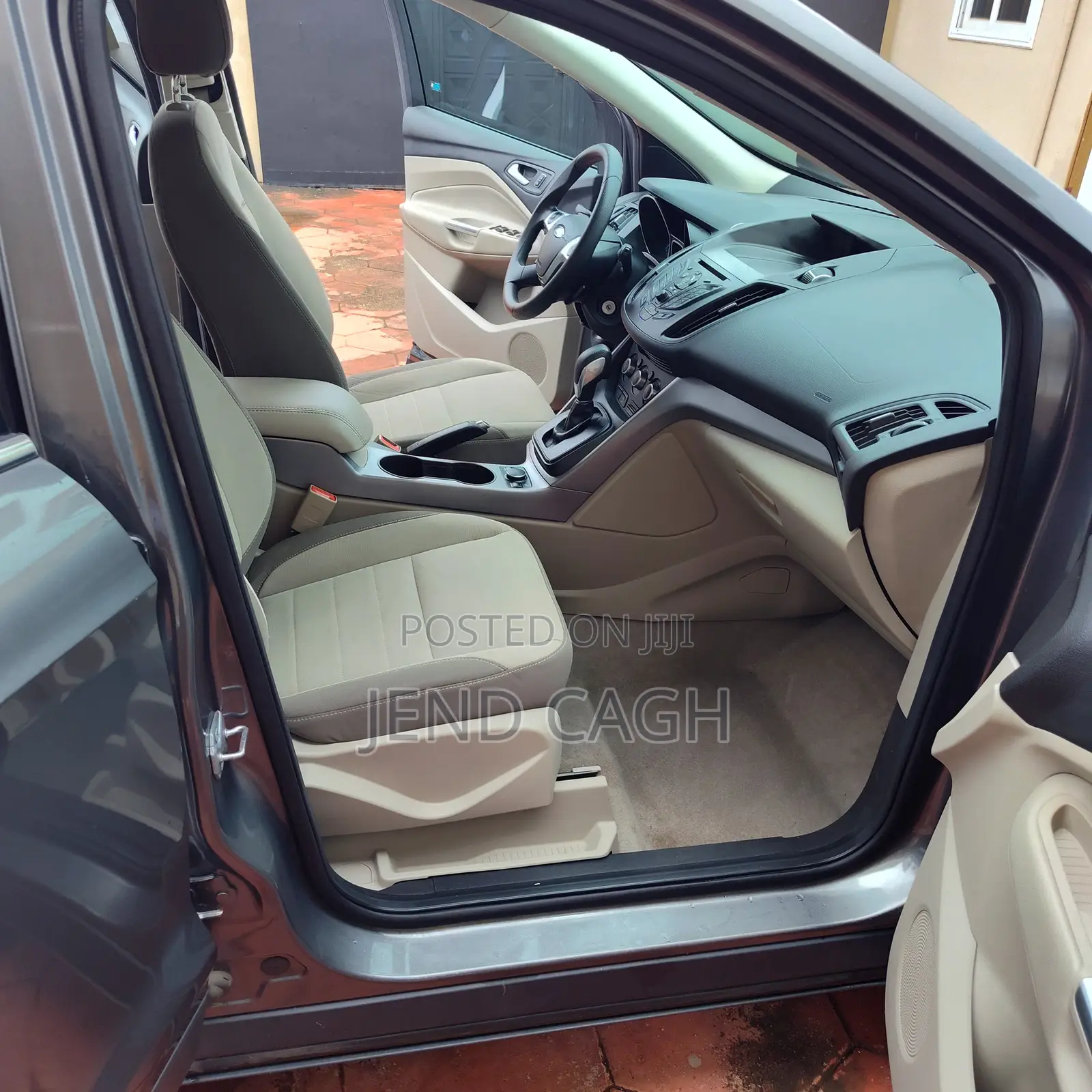 Ford Escape SE 4dr SUV AWD (1.6L 4cyl Turbo 6A) 2014 Gray