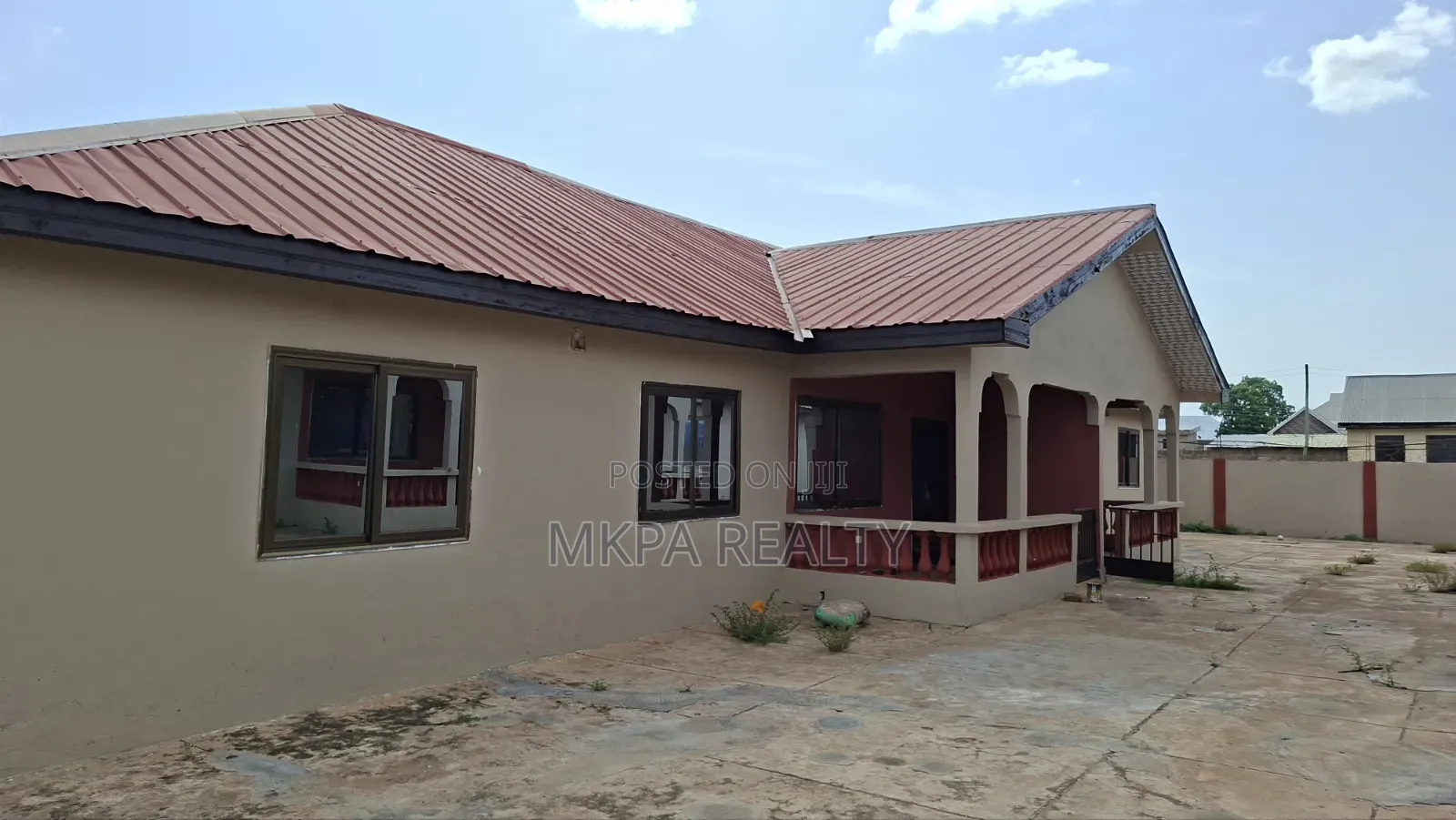 8bdrm Block of Flats in Mkpa Realty, Tamale Municipal for sale