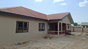 8bdrm Block of Flats in Mkpa Realty, Tamale Municipal for sale