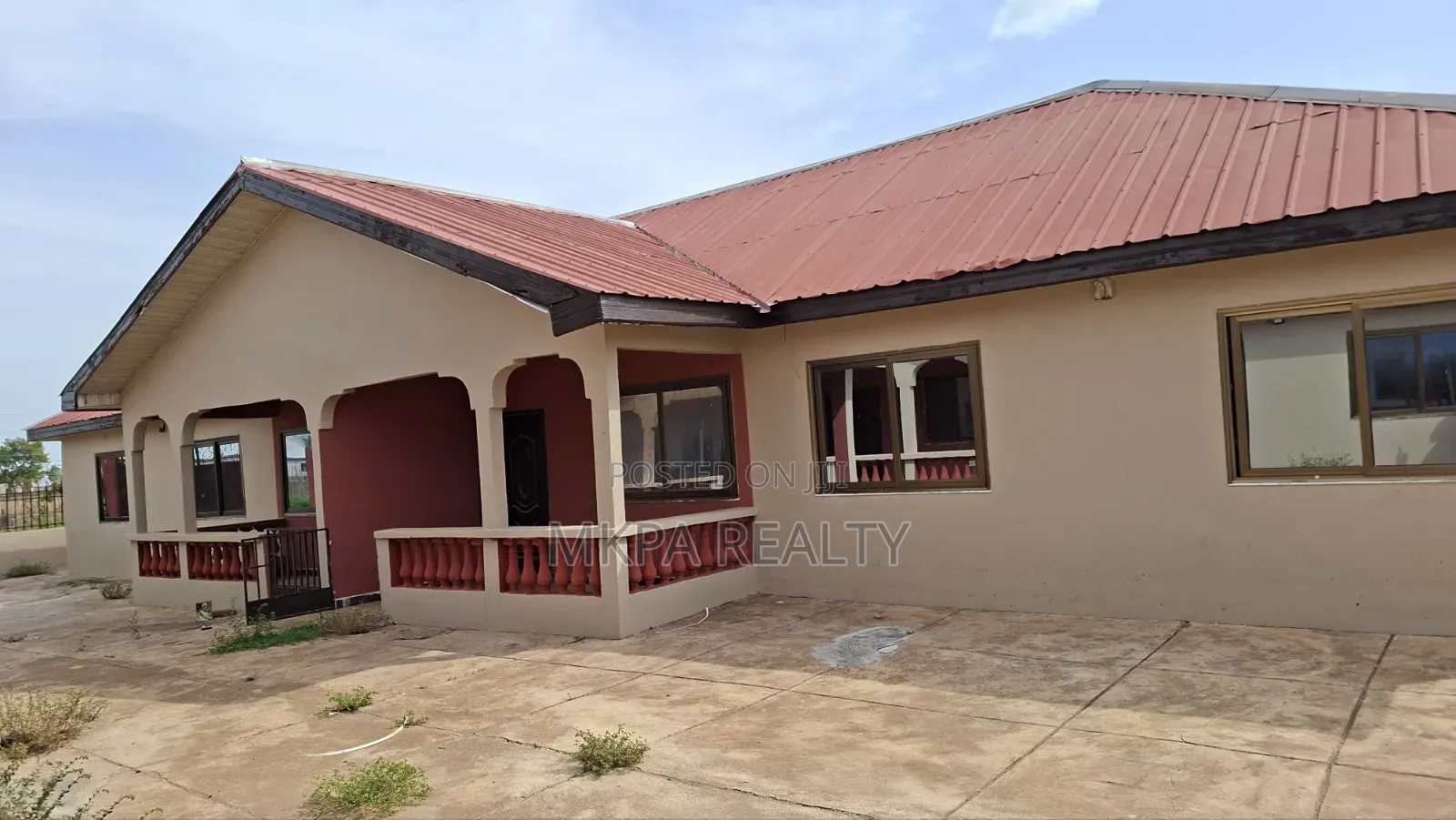 8bdrm Block of Flats in Mkpa Realty, Tamale Municipal for sale