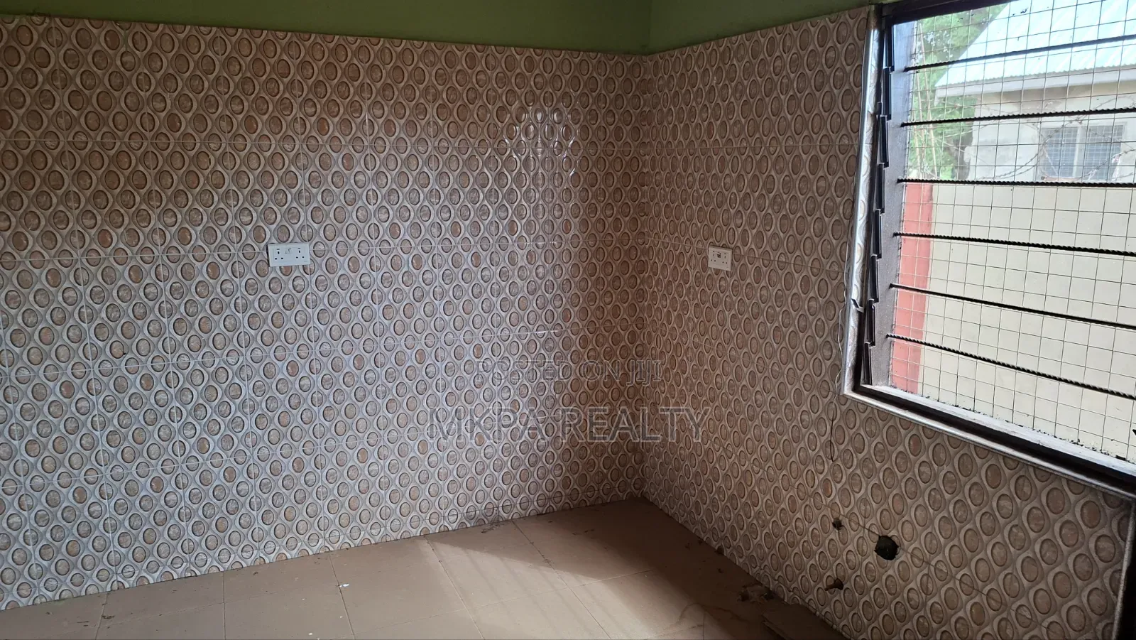 8bdrm Block of Flats in Mkpa Realty, Tamale Municipal for sale
