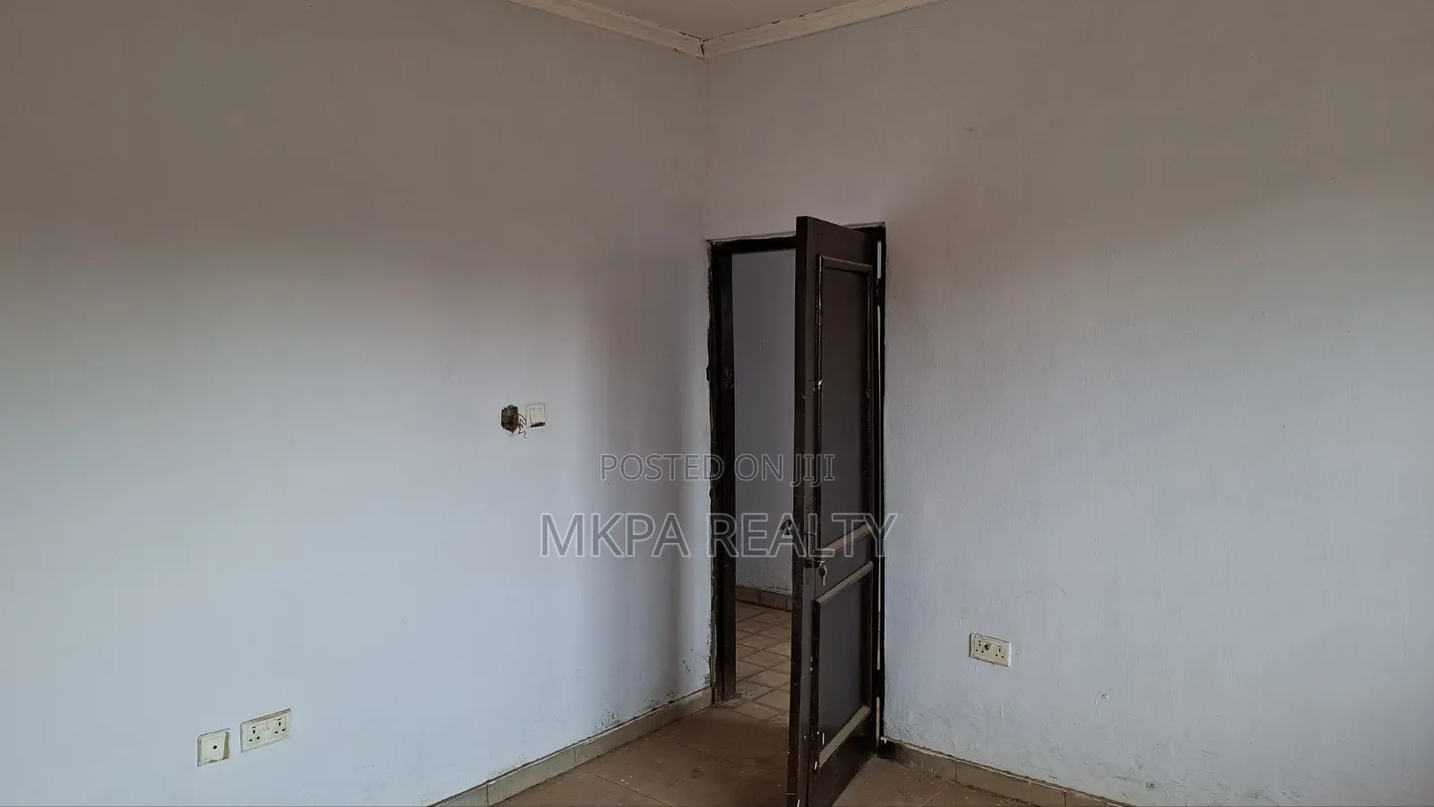 8bdrm Block of Flats in Mkpa Realty, Tamale Municipal for sale