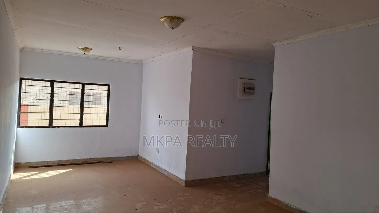 8bdrm Block of Flats in Mkpa Realty, Tamale Municipal for sale