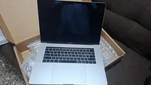 Laptop Apple MacBook Pro 2018 16GB Intel Core i9 SSD 512GB