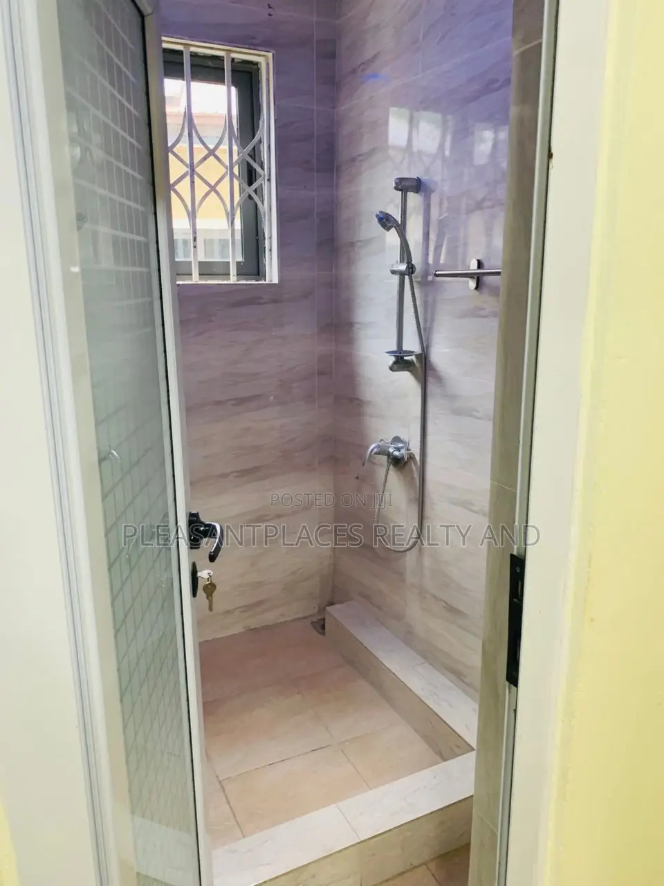 3bdrm Apartment in Pleasantplaces, Police Station for rent