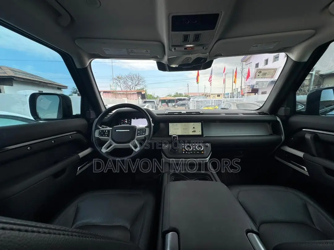 Land Rover Defender SE 2024 Black