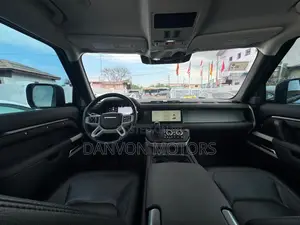 Land Rover Defender SE 2024 Black