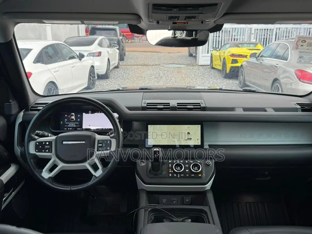 Land Rover Defender SE 2024 Black