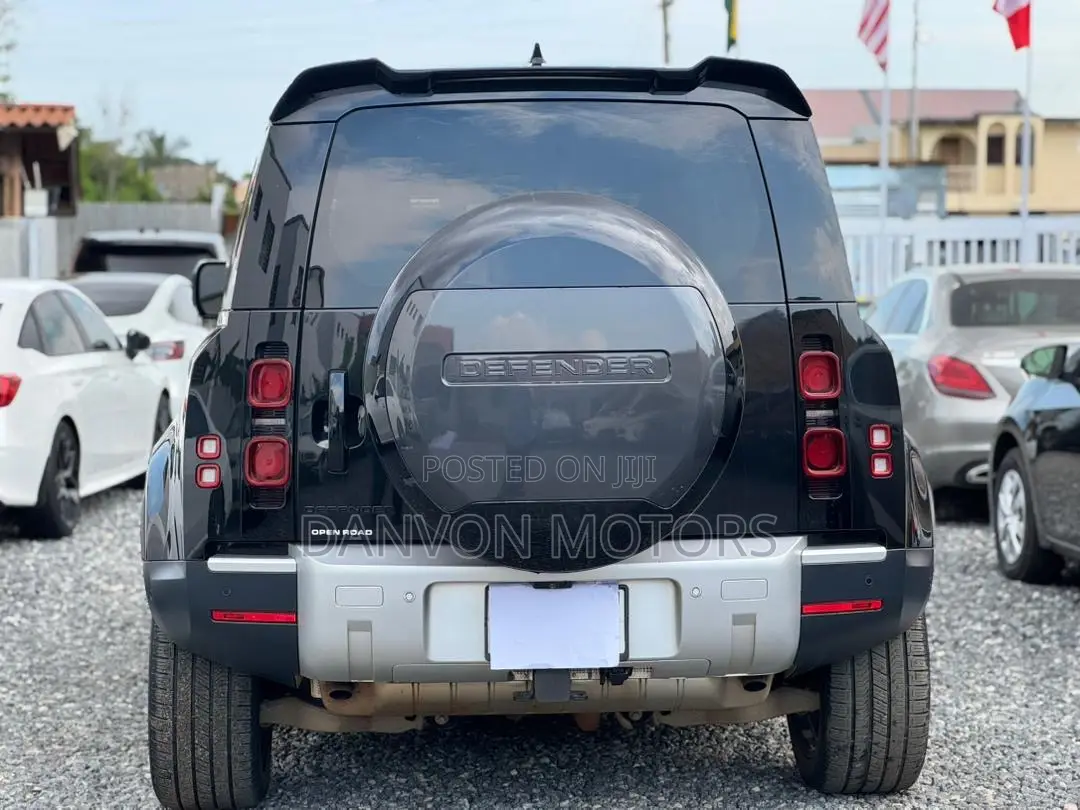 Land Rover Defender SE 2024 Black