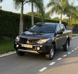 Mitsubishi L200 2016 Gray