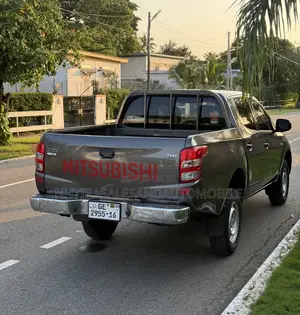 Mitsubishi L200 2016 Gray