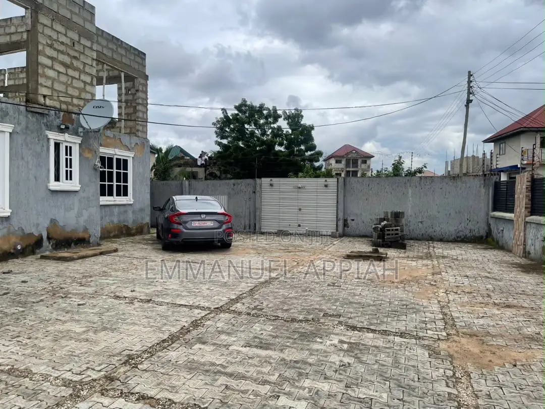 6bdrm House in Amasman Cocoboard, Accra Metropolitan for sale