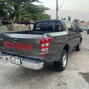 Mitsubishi L200 2016 Gray