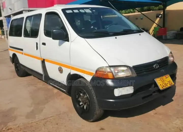 Toyota HiAce 2000 White