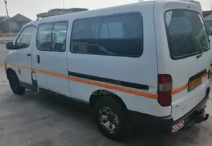 Toyota HiAce 2000 White