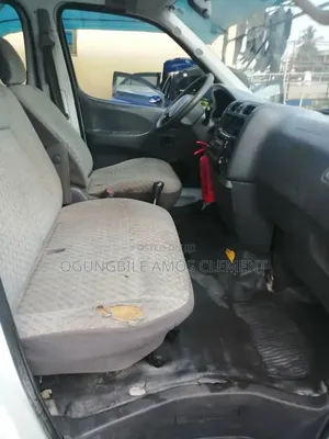 Toyota HiAce 2000 White