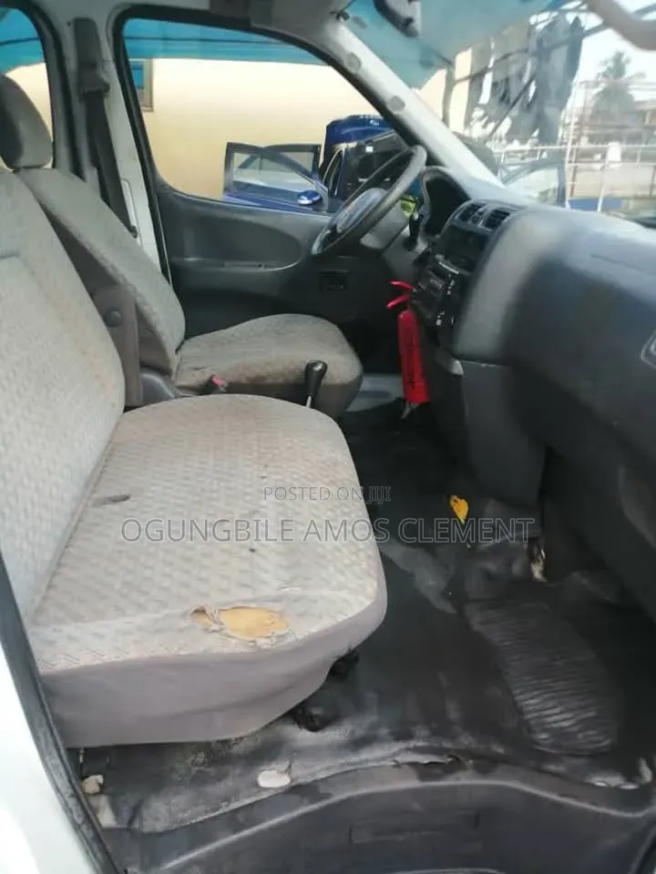 Toyota HiAce 2000 White