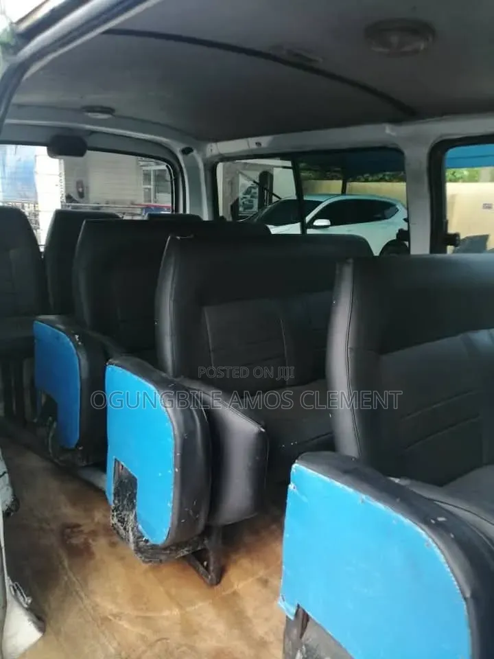 Toyota HiAce 2000 White