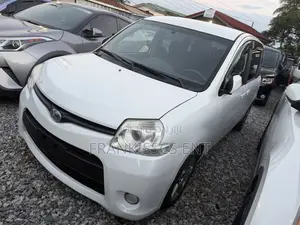 Toyota Sienta 1.5 AWD 2012 White
