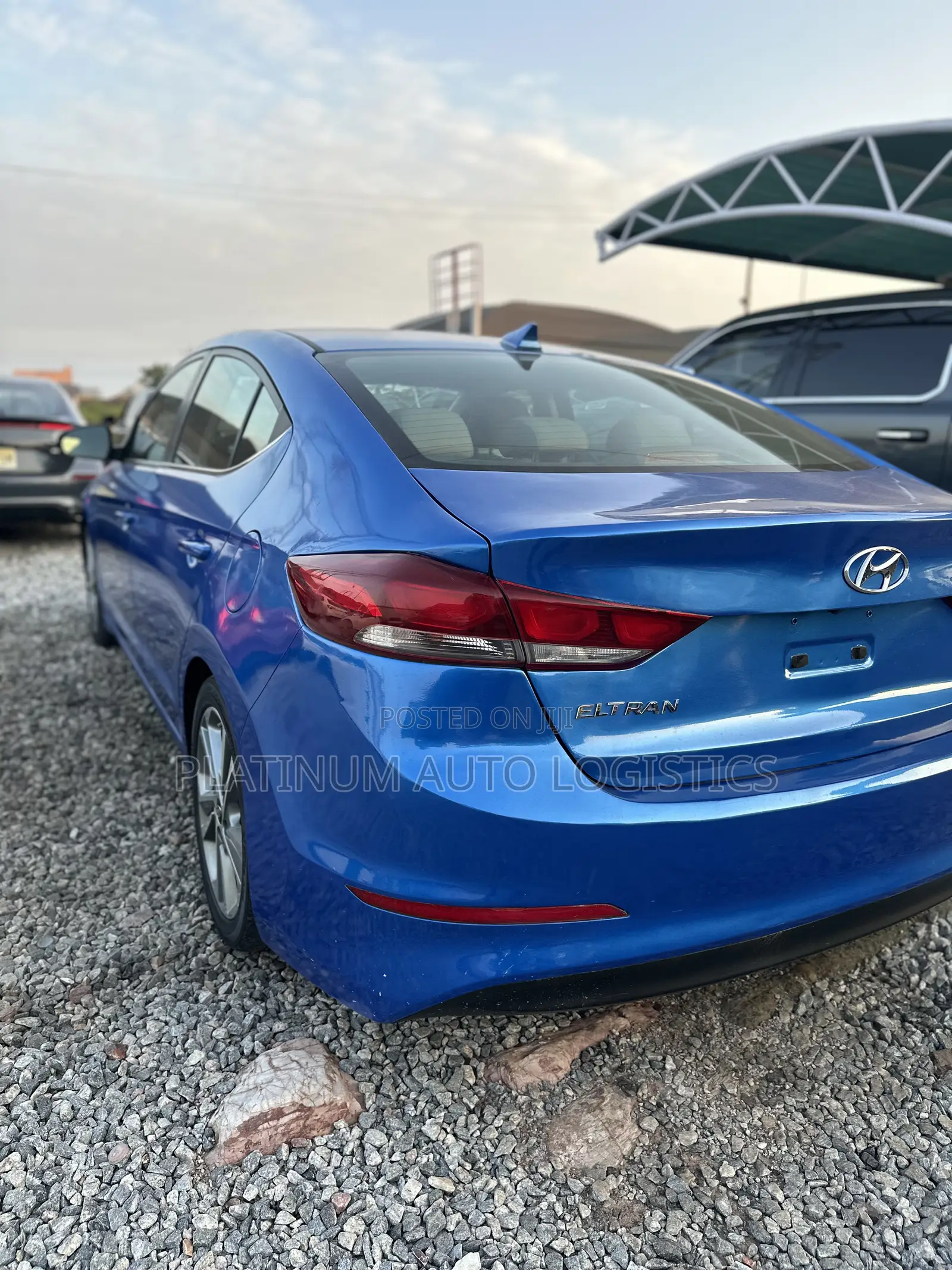 Hyundai Elantra Limited Sedan FWD (2.0L 4cyl 6A) 2017 Blue